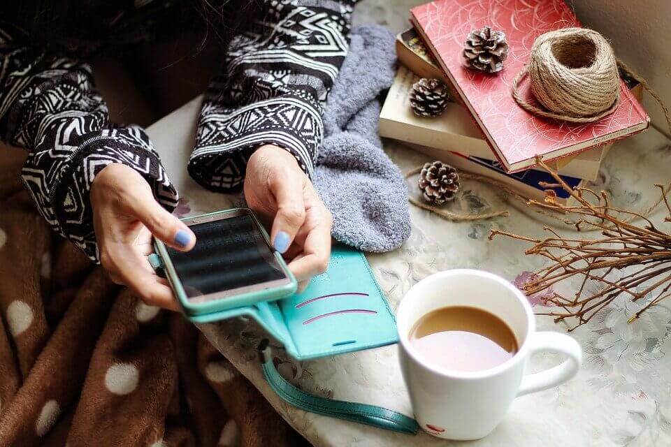 対衝撃スマホケース