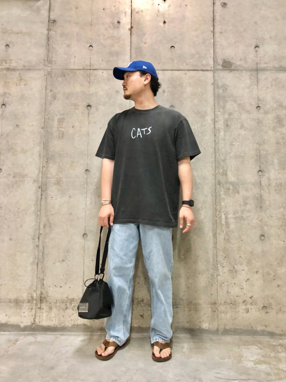 黒Tシャツコーデ