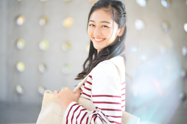 持ち手の長さで用途が変わるトートバッグ