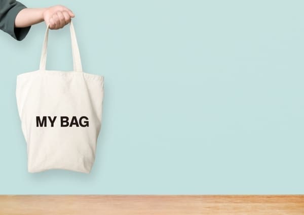 トートバッグが臭い原因は何ですか？