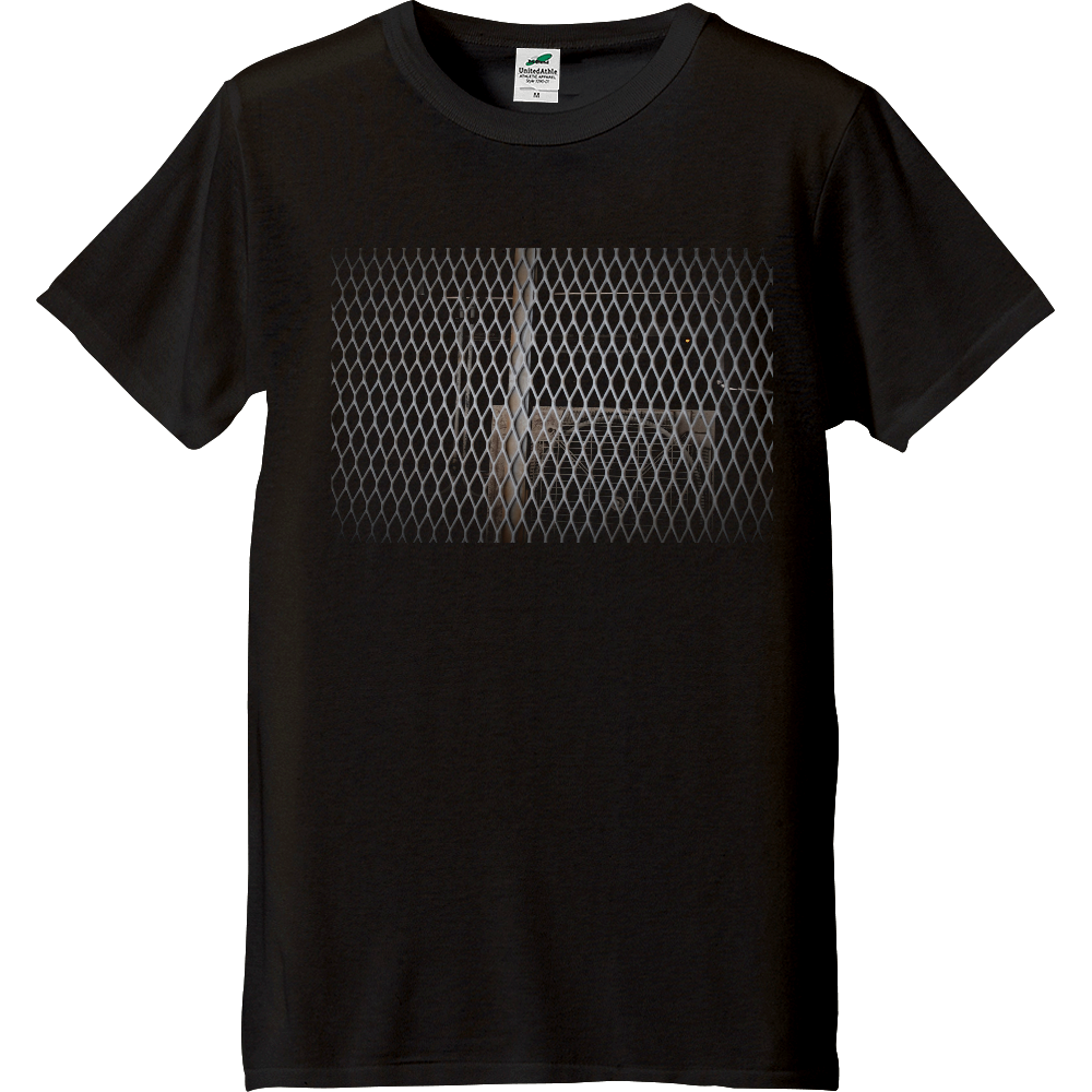 隔てられた薄汚れた室外機