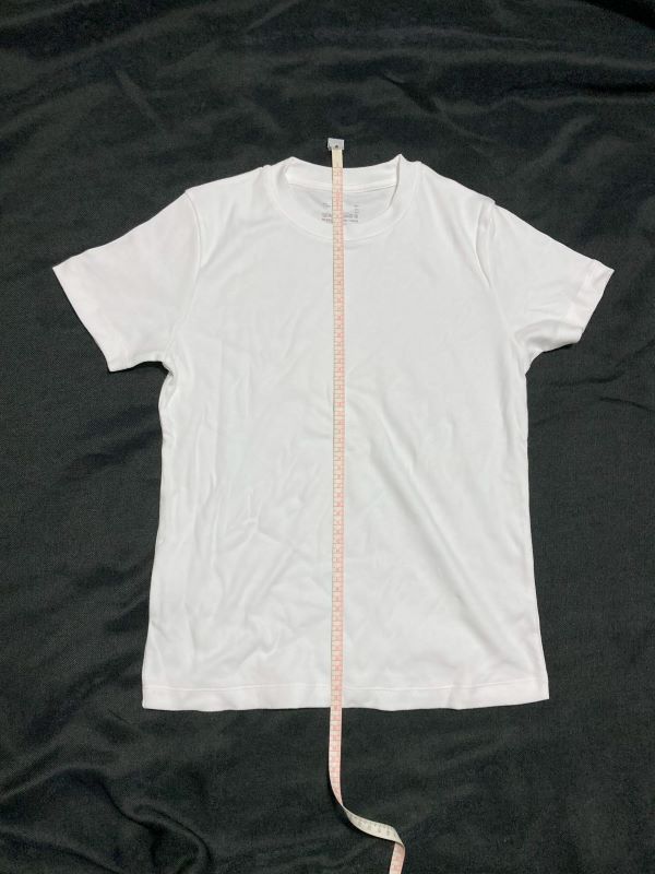 Tシャツの着丈を測定